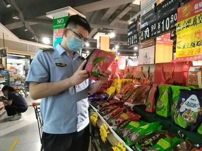 濟南市場監(jiān)管部門開展粽子市場專項檢查，現(xiàn)場責令問題經(jīng)營者整改